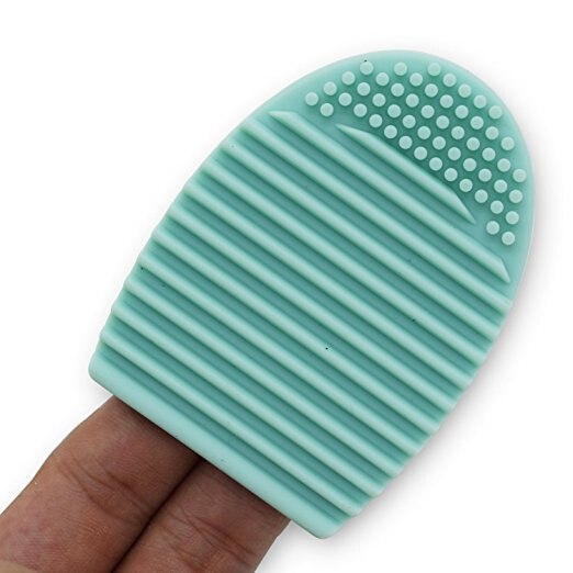 Accesoriu din silicon, UBX®, pentru curatarea pensulelor machiaj, 7x5x3cm, turcoaz Accesoriu din silicon, UBX®, pentru curatarea pensulelor machiaj, 7x5x3cm, turcoaz